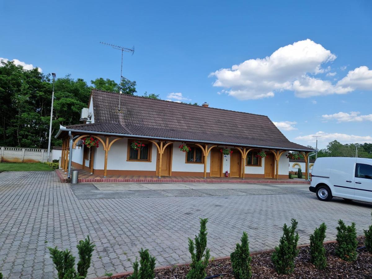 Csalanosi Vendeghaz Hotel Kecskemet Ngoại thất bức ảnh